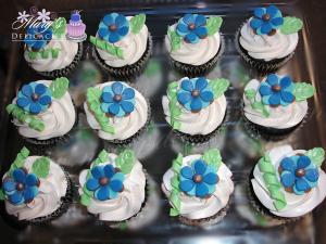 blueflowerscupcakes1