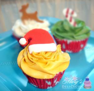 santahatcupcake1